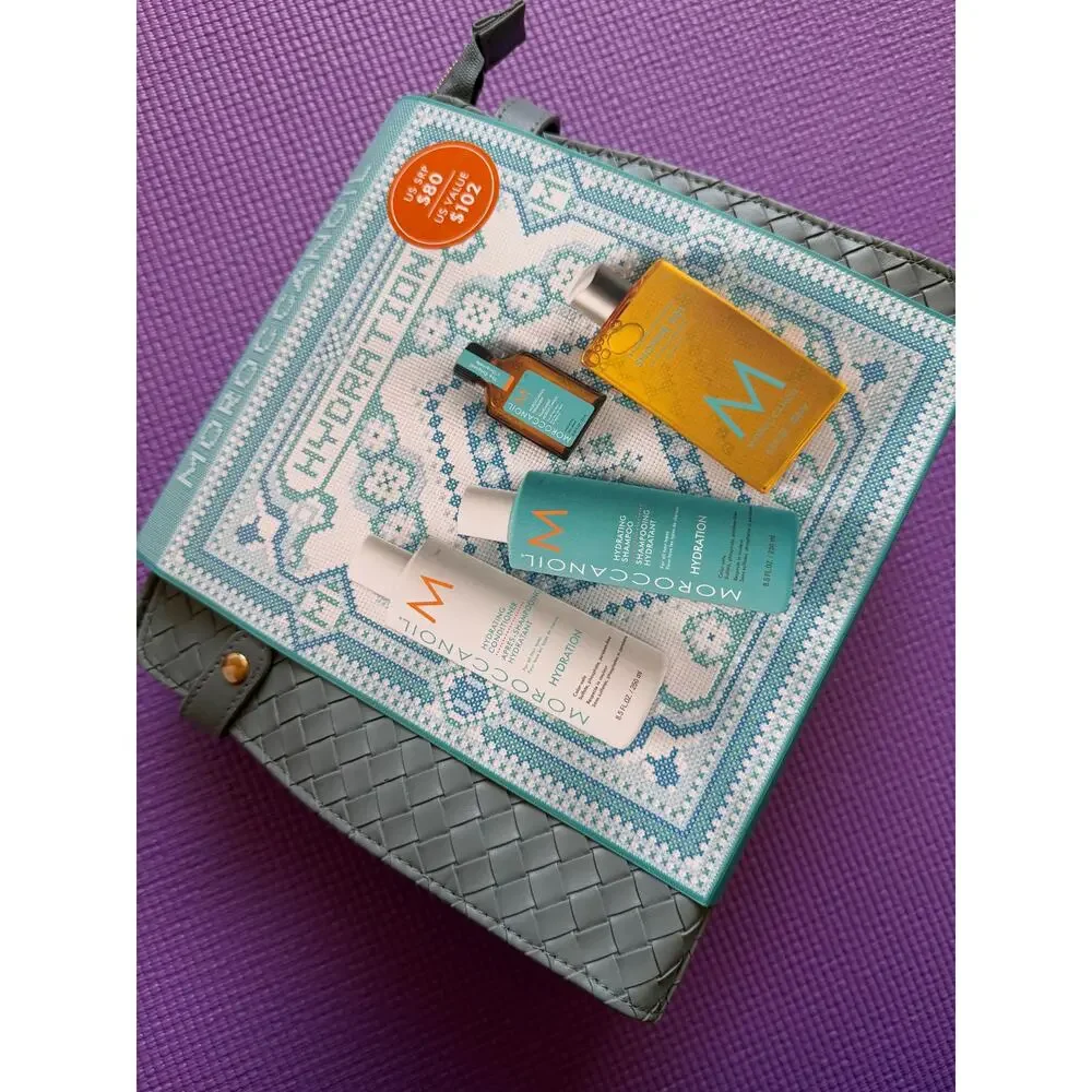 New $102 Moroccanoil Holiday 2025 Hydration Hair Set with Bag Shampoo Treatment
